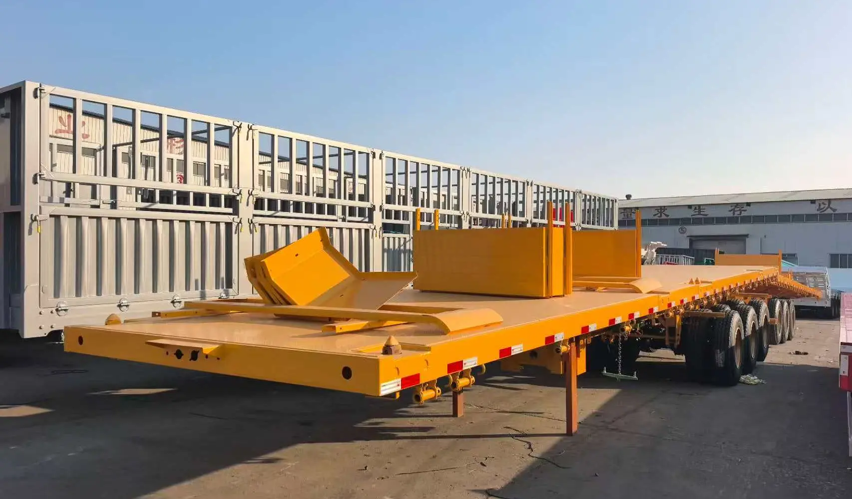 Roro Gəmi Göndərmə Planı üçün istifadə edilmiş 3 Oxlu Lowbed Yarım Qoşqu